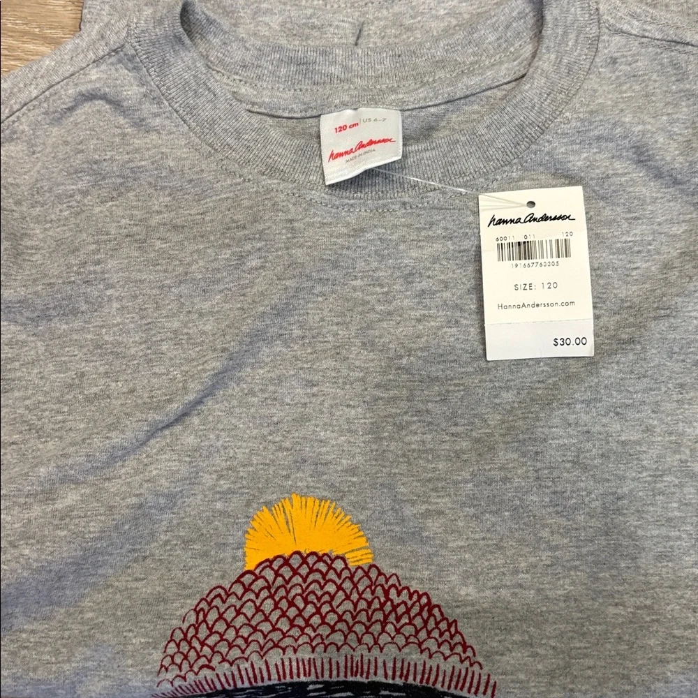 NWT Hanna Andersson Kids Crewneck Tee size 6-7.